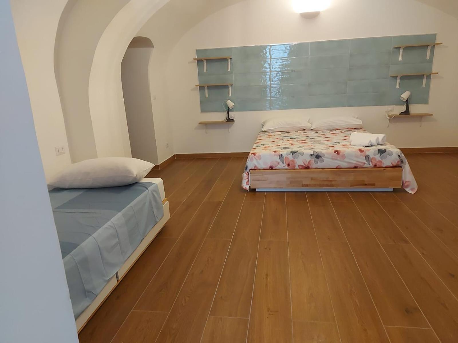 Appartement Characteristic Garibaldi à Bari Extérieur photo